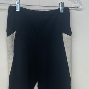 Victoria’s Secret PINK Black Gray Hawaii Leggings Size S Crisscross Cutout Ankle